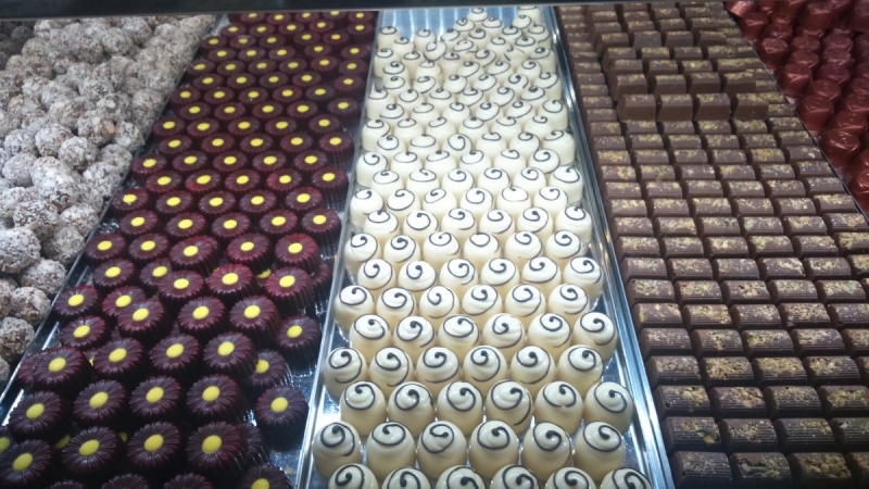 vente-GRASSE-min_chocolates_milk_chocolate_white_chocolate_truffles_candy_food_treat_cacao-1213769