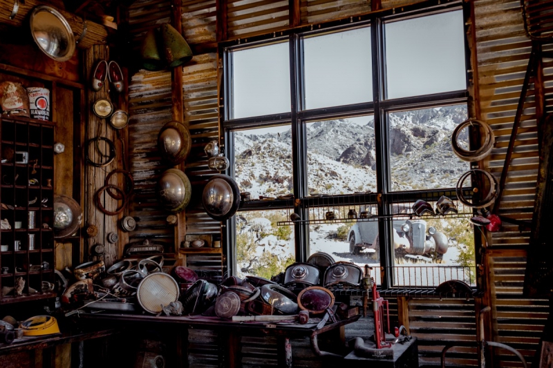 vente-GRASSE-min_shop_window_part_junk_abandoned-138873